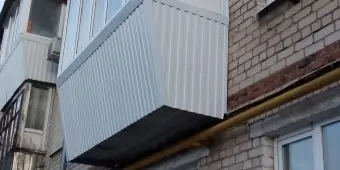 Вынос балкона вперед, обшивка профлистом 24300р, теплое остекление профиль Декенинк (Германия) 29900р