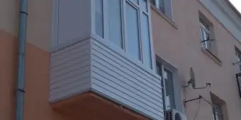 Наружняя отделка сайдингом 12000р, Остекление с выносом Германия 70мм 61000, внутренняя отделка с тумбой 65000